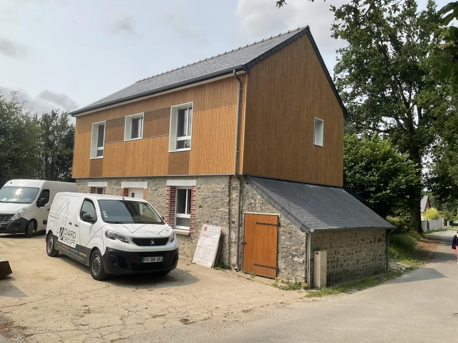 Rénovation en cours d'une longère avec surélévation bois